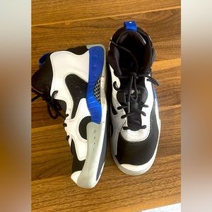 jordan jumpman black, blue and white, size 9
